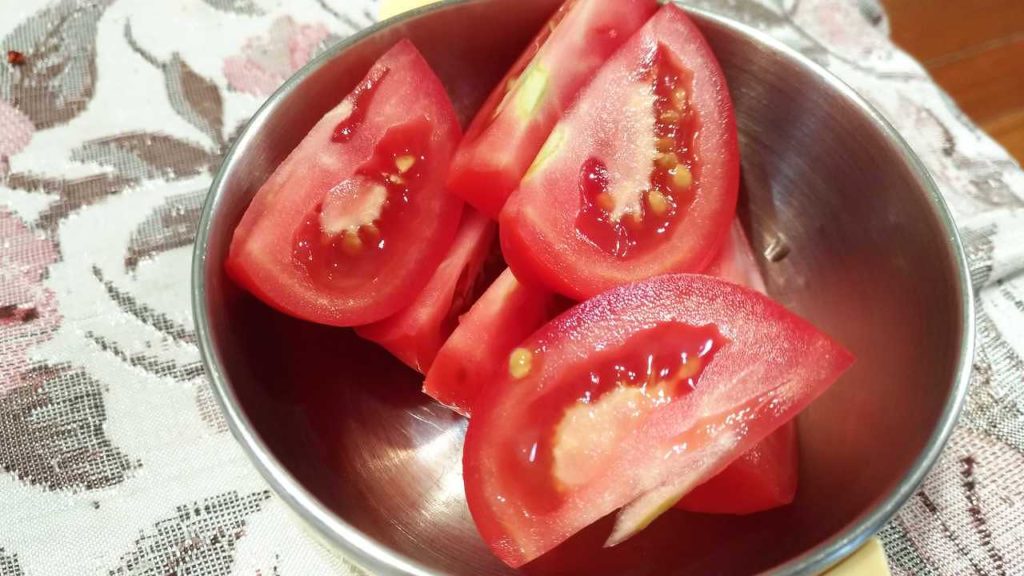 食べたトマトから種を採取！