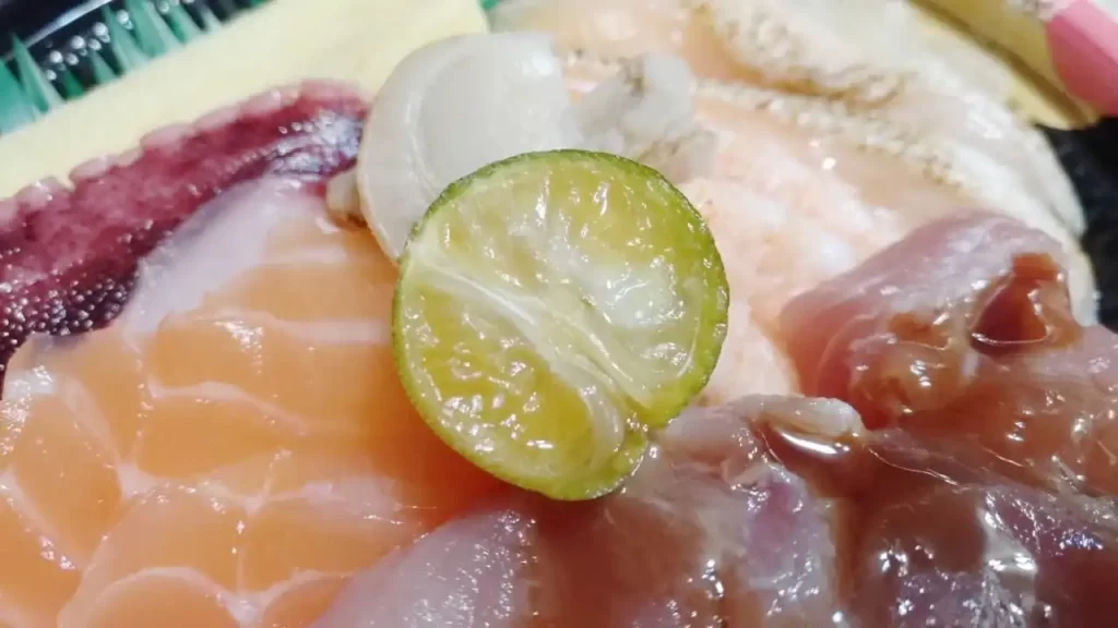 海鮮丼に入っていた果実の種を発芽させました